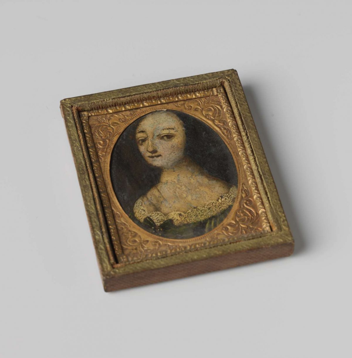 Portrait of an unknown woman, anonymous, c. 1800 - c. 1899
