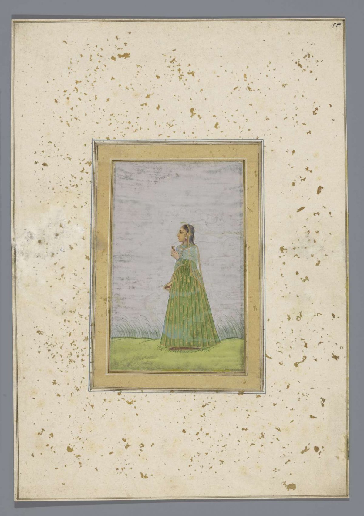Standing woman from side in green robe, anonymous, 1700 - 1799